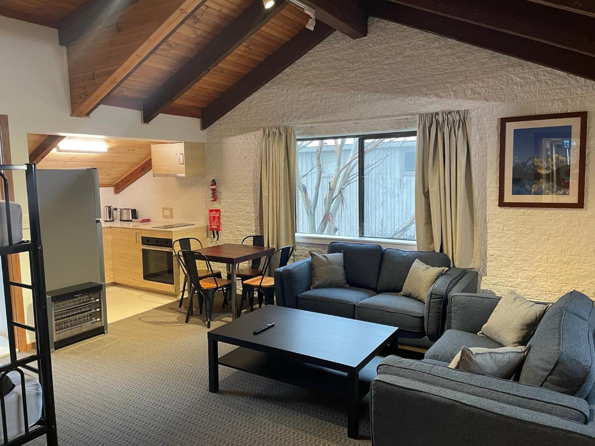 Alpine Retreat Mt Buller Hotel Mount Buller Bagian luar foto